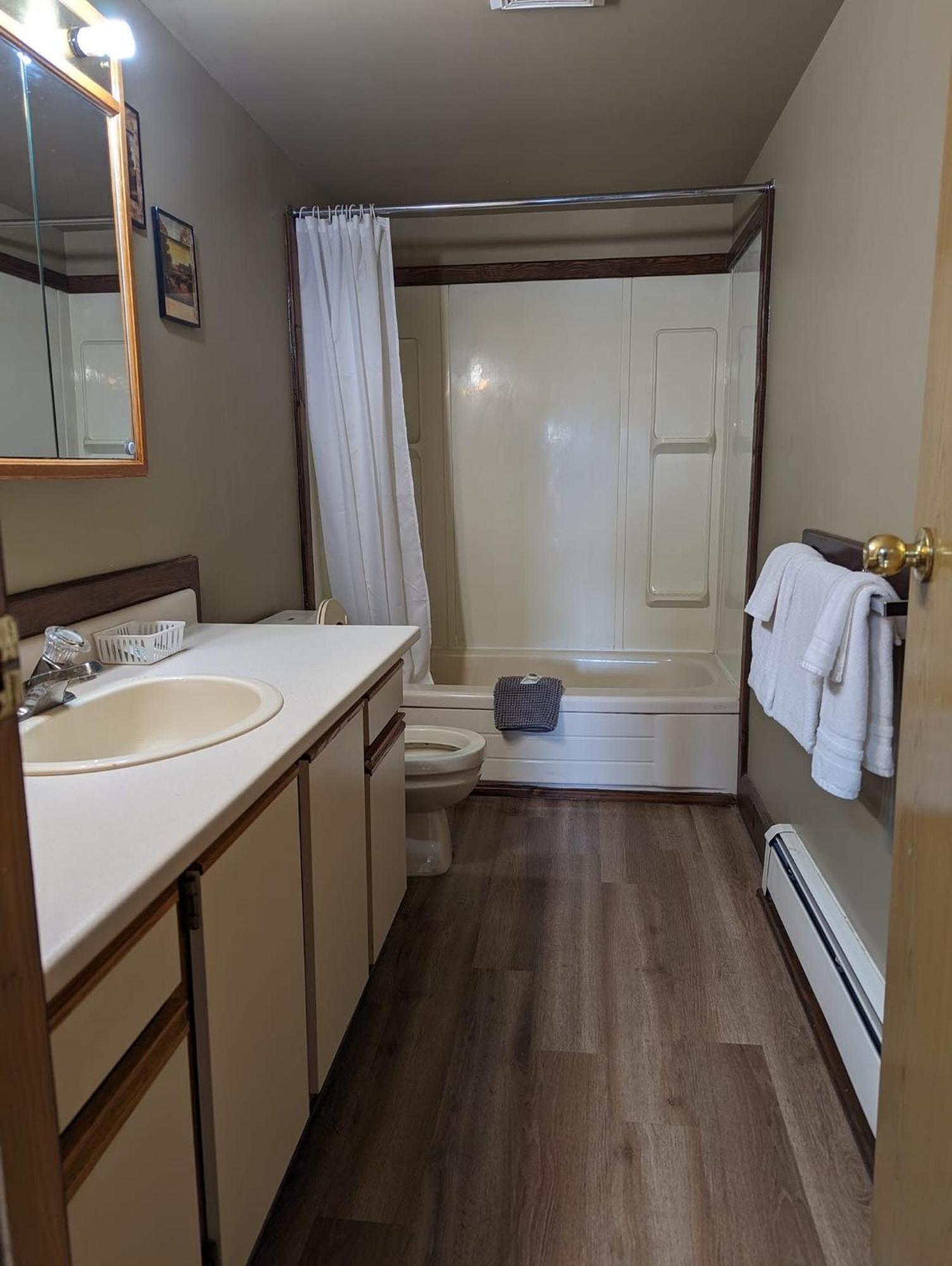 Merritt Lodge エクステリア 写真